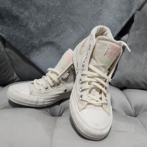 Converse Women's Cream High-Top Sneakers - lightly used